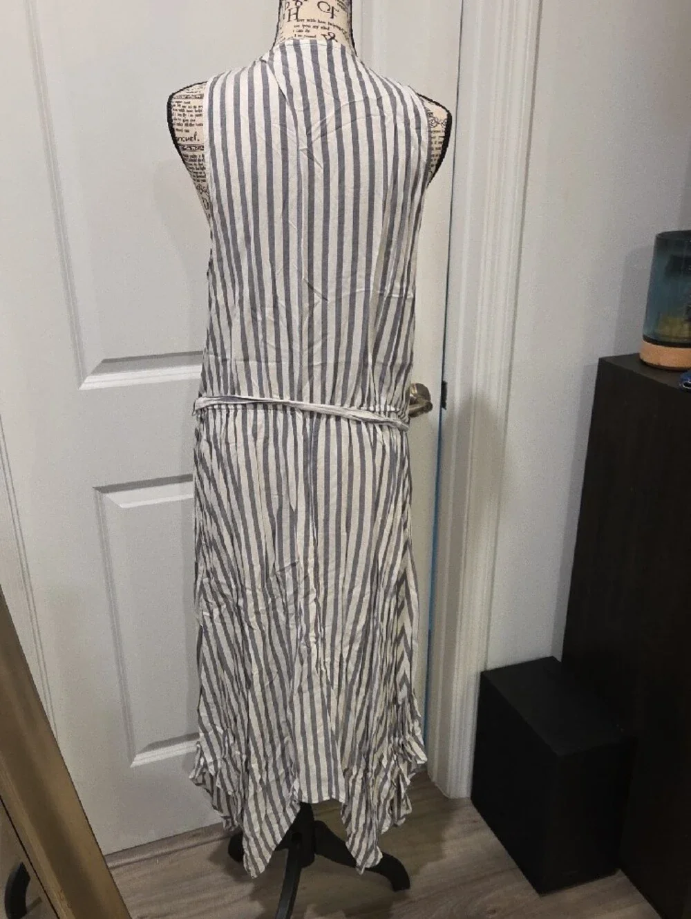 Ava & Viv White and Gray Striped Sleeveless Wrap Dress Size 1X!